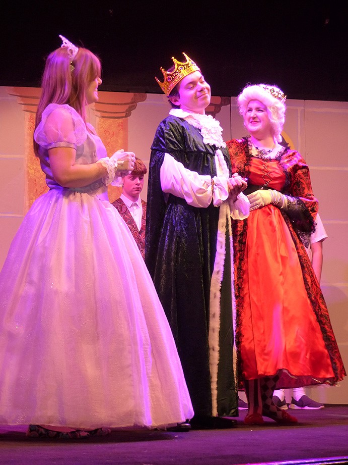 thumbnail_the-Royals-778
